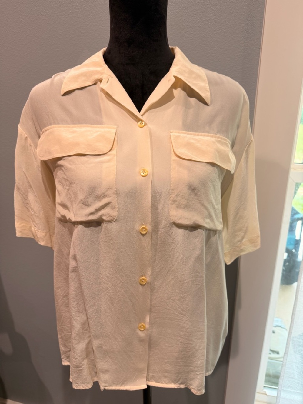 Oscar de la Renta Cream 100% silk Short-Sleeve Flowy Lightweight Button Blouse